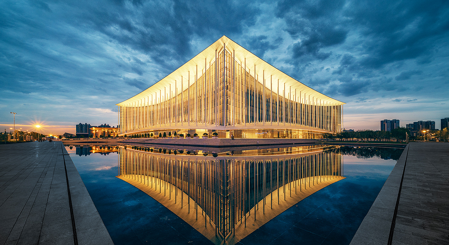 ����˿·���ʻ�չ���ĸֽṹ�������